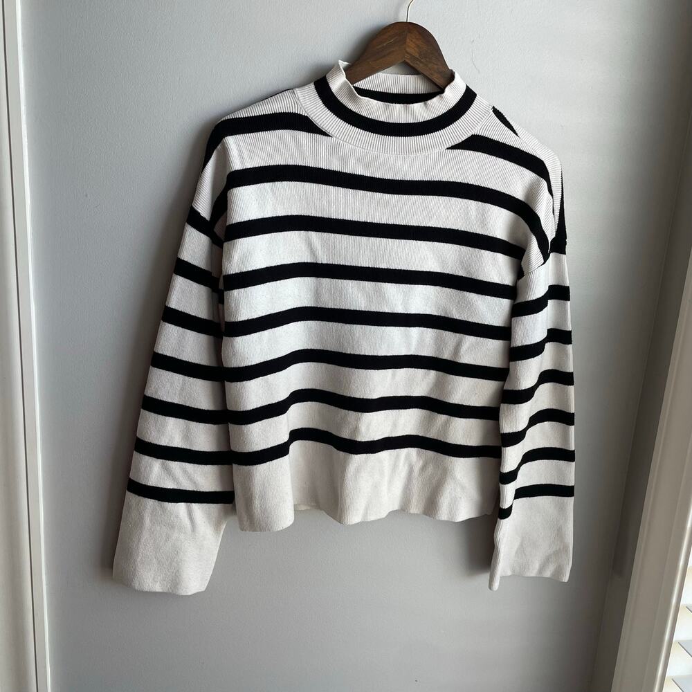 Evereve Bonnie Mock Neck Pullover Sweater Boxy Oversized Striped Blk/Wht Size S - Picture 4 of 14